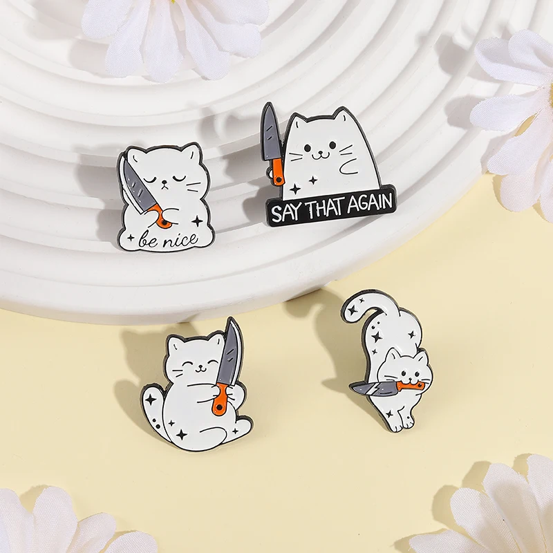 Niedliche Katzen-Emaille-Pins „SAG DAS NOCHMAL“ – Gefahren-Metallbroschen, modische Anstecknadeln, Rucksack- und Kleidungs-Schmuck, Geschenk für Freunde – Detail 9