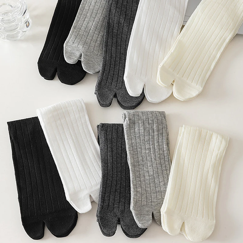Hochwertige Damen-Socken mit zwei Zehen, einfarbig, schlichte Farbe, bequeme geteilte Zehenpartie, japanische Harajuku-Tabi-Socken. – Detail 21