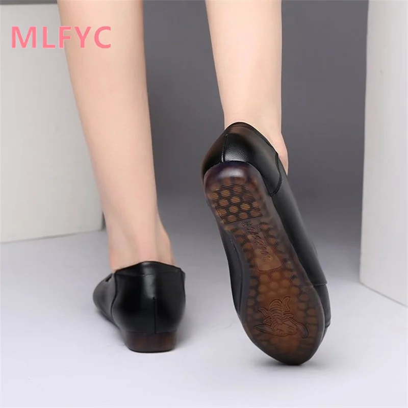 Single Shoe Female 2023 Pointed Toe Shallow Mouth Versatile Professional Shoes Soft Leather Formal Dress One Step Shoes