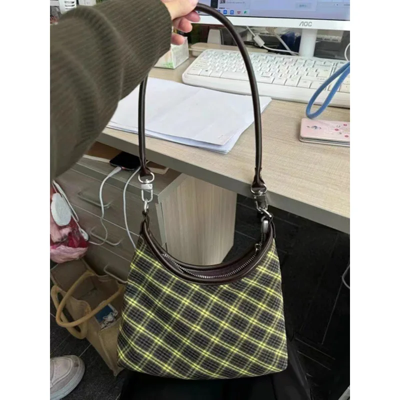 New Retro Plaid Underarm Shoulder Bag for Women Lattice Design Texture Commuting Bag Fashionable and Versatile Crossbody Bag