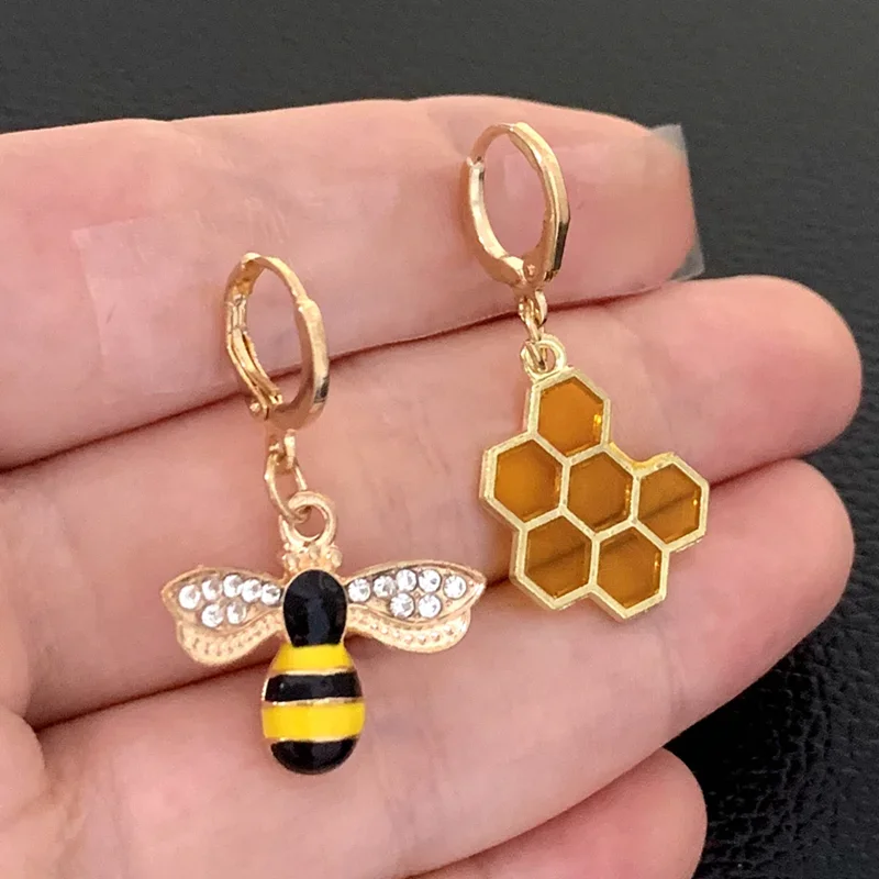 Cute Honeycomb Hexagonal Enamel Earrings Enamel Bee Irregular Earrings Simple Geometric Earrings Jewelry Gifts