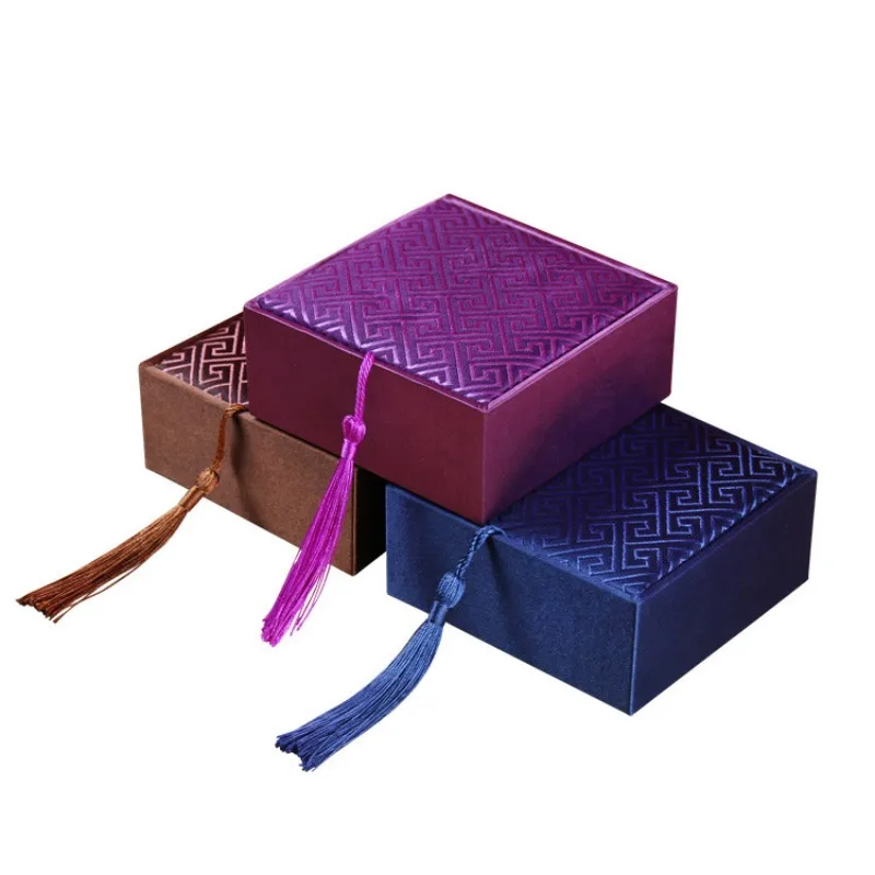 

Plain Fringe Luxury Chinese Silk Brocade Jewelry Box Vintage Cotton Filled Gift Packaging Boxes Bracelet Bangle Storage Case