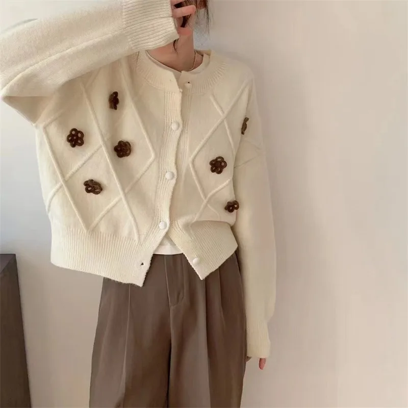 

2023 Autumn/Winter Lazy Style Vintage Knitted Sweater Womens Sweet Handmade Embroidered Flower Knitted Cardigan Sweater Top Coat