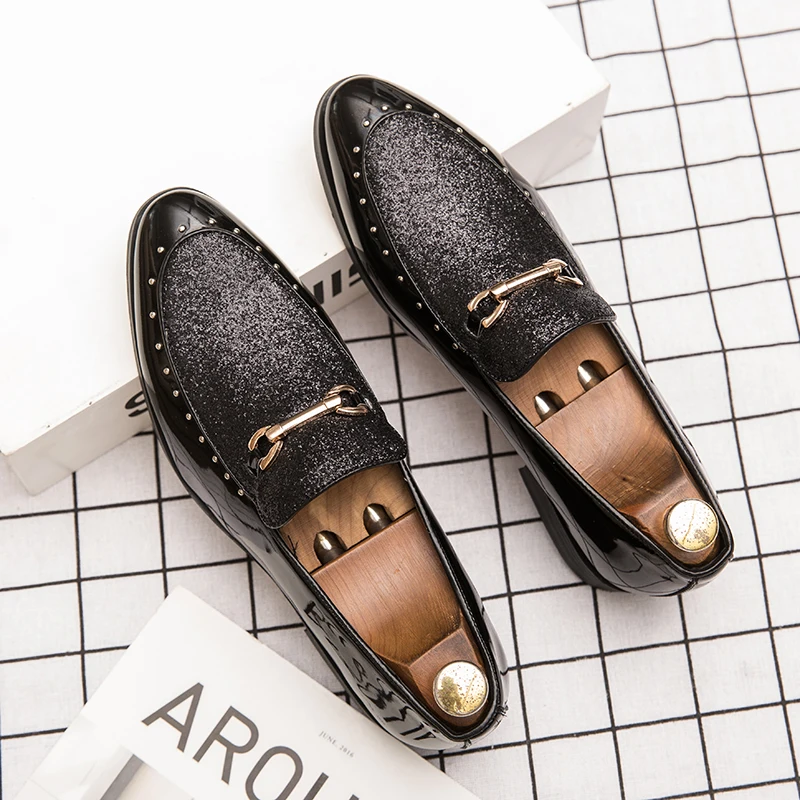

Men Dress Shoes Spring Autumn Slip on Patent Leather Male Loafers Pointed Toe Formal Shoe Large Size Flats Soft Luxury Mens Shoe