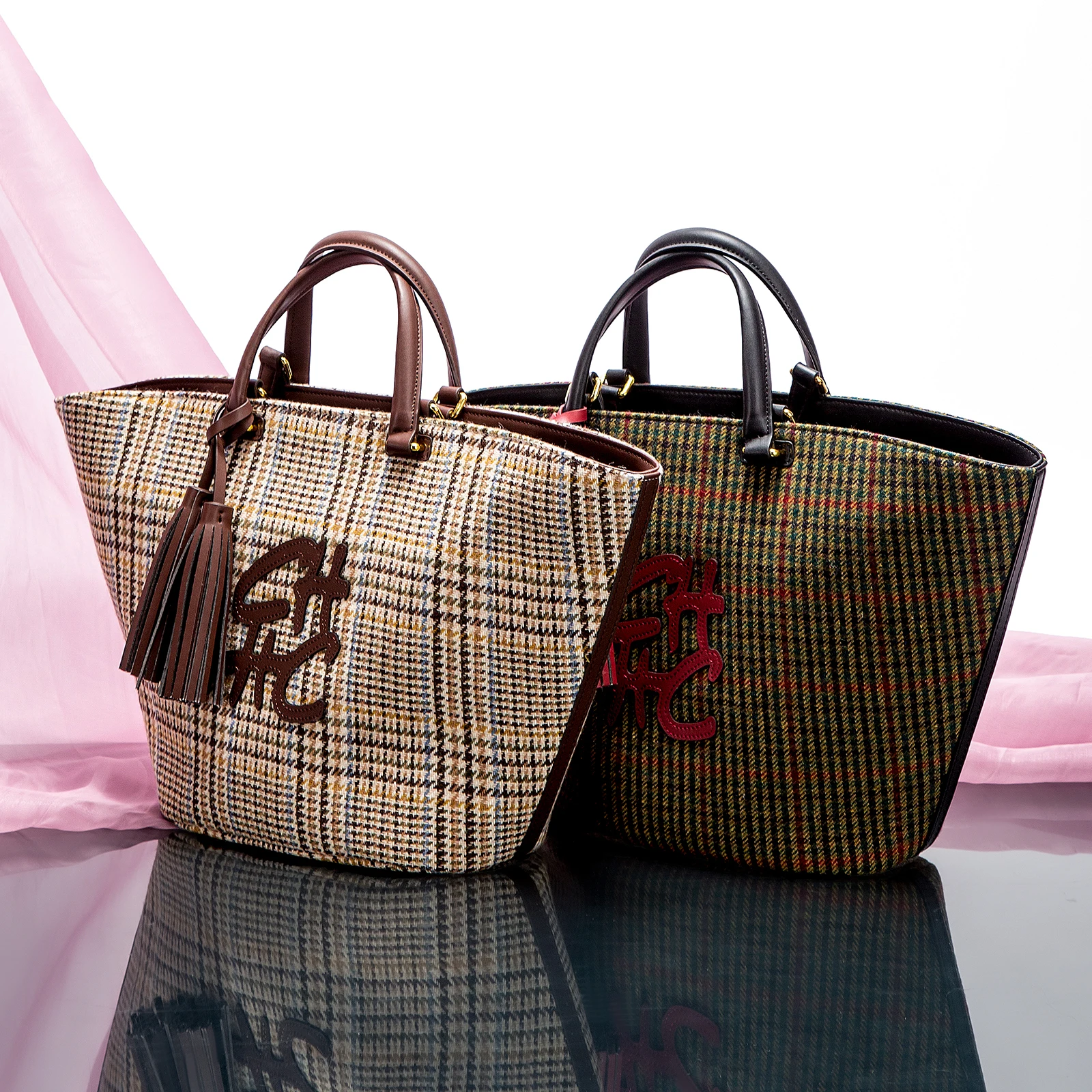 حقيبة يد نسائية من تصميم CHCH لعام 2025، تتميز بتص...