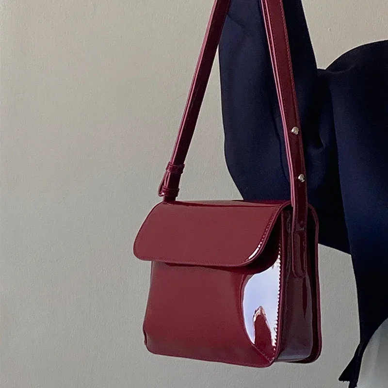 

Retro Patent Leather Shoulder Bag for Women Luxury Flap Crossbody Bag Solid Color Underarm Bag Red Crossbody Bags Lady Handbag
