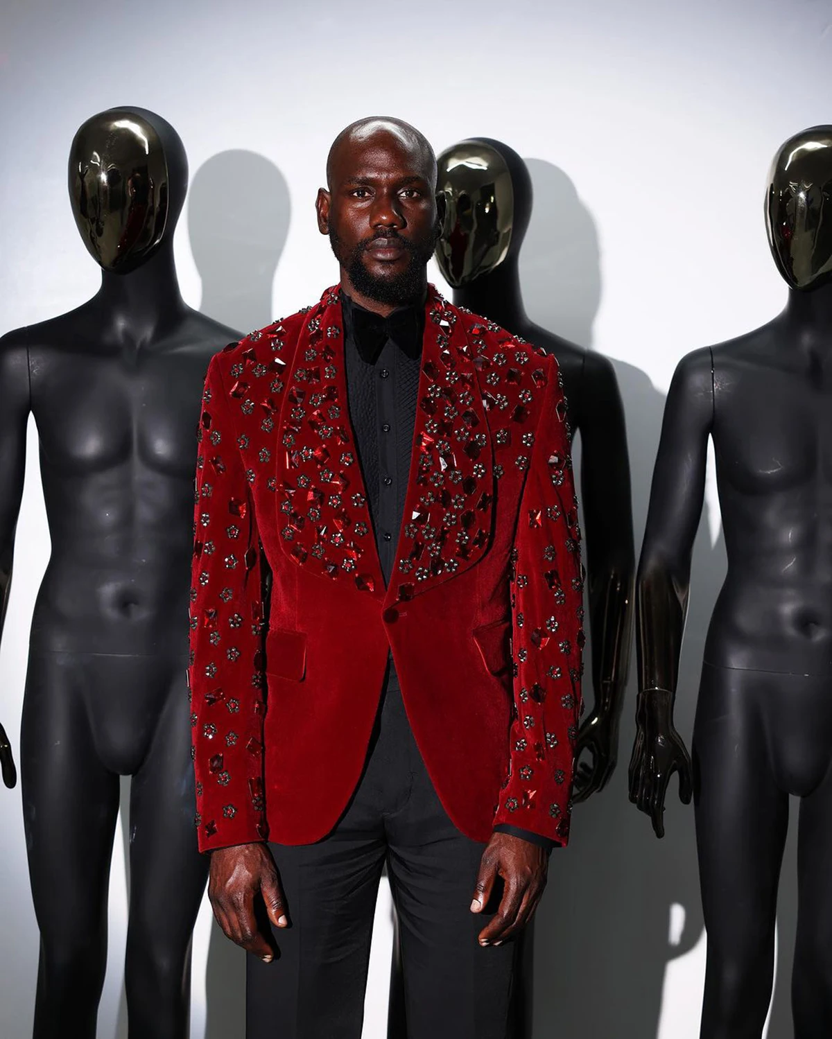 Velvet Red Mens Tuxedos Crystal Beads Jacket Pants Set Wedding Groom Shawl Lapel Business Blazer With Black Pants