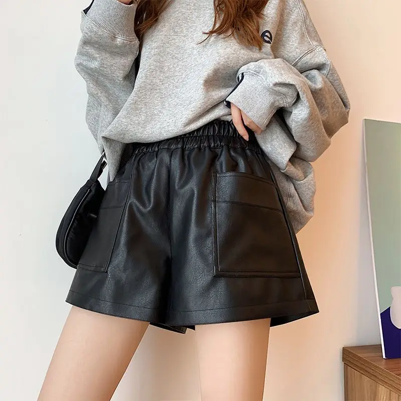 

2023 New Autumn and Winter Casual Sexy Vintage Solid Color PU Leather Shorts Women High Waisted Wide Leg A-line Shorts T383