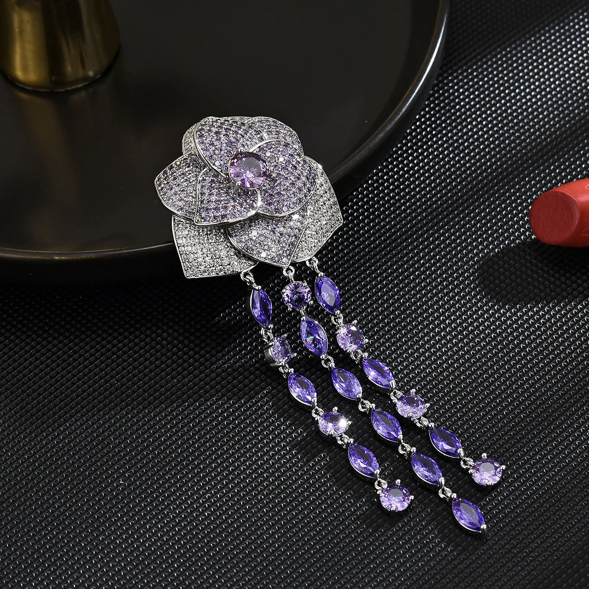 Spring New Retro Elegant Long Tassel Camellia Woman Brooches Luxury Cubic Zirconia Temperament Corsage Dress Accessories Pin