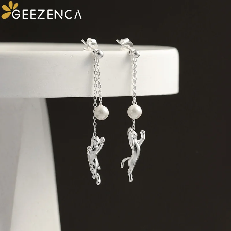 GEEZENCA 골드 도금 고양이, 진주 달린 귀걸이, 귀여운 새끼 고양이, 공 놀이, 긴 술 귀걸이