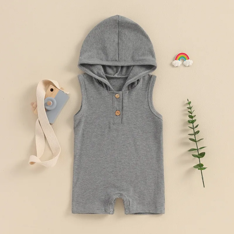 

Детский однотонный комбинезон с капюшоном и пуговицами спереди