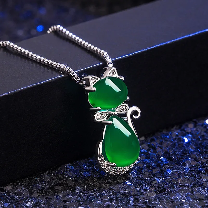 

Natural Green Chalcedony Hand-carved Kitten Pendant Fashion Boutique Jewelry Men and Women Green Agate Necklace Gift Accessories