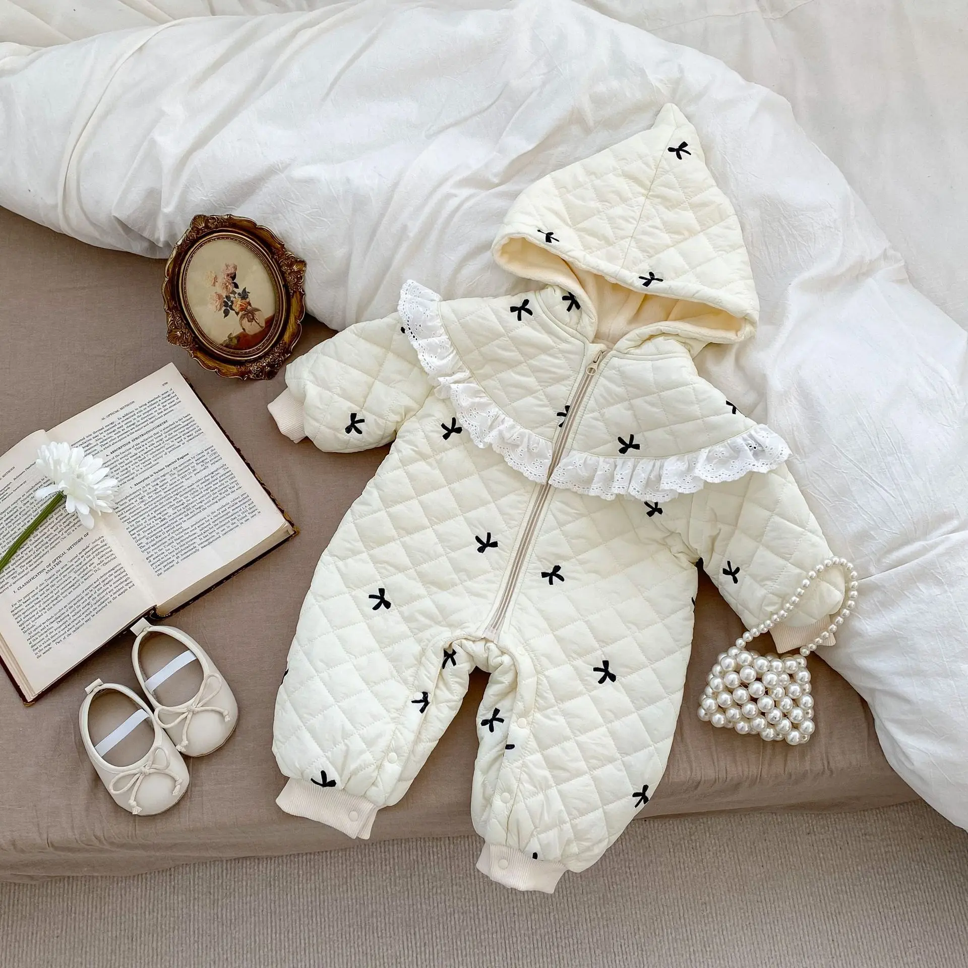 

Ins Infant Autumn Winter Fashion Bow Hooded Romper Boy Girl Baby Fleece Cotton-padded Thicken Jumpsuit Kid Plus Velvet One-piece
