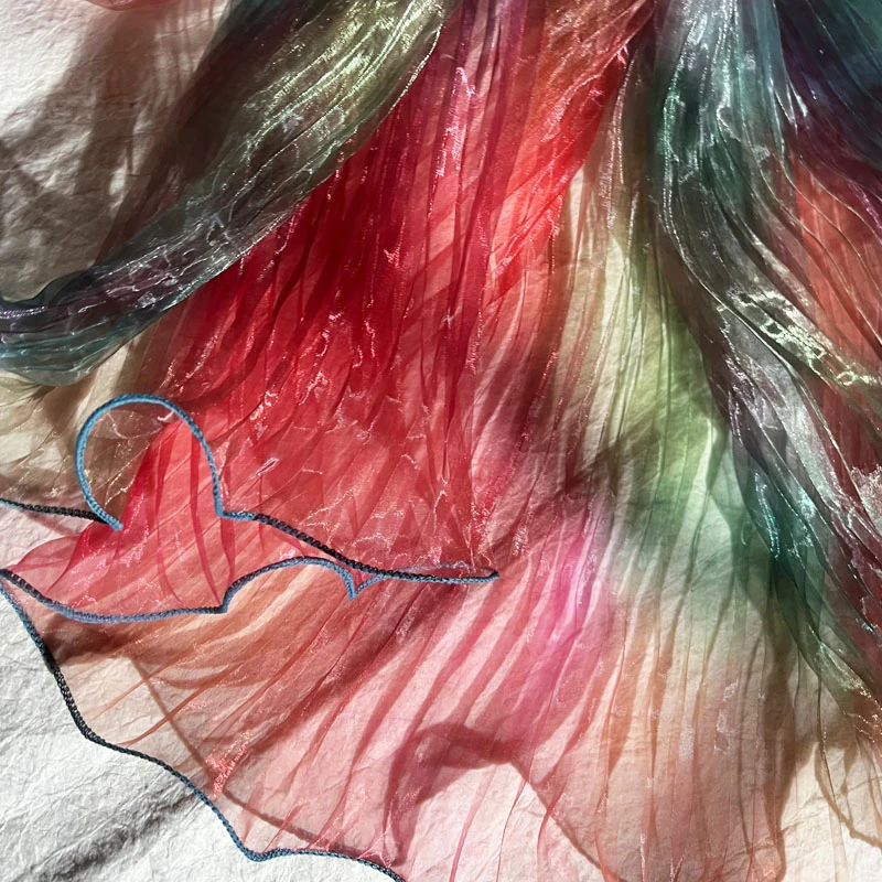Schillernder Halo-gefärbter Organza-Stoff, Regenbogen-Farbverlauf, Akkordeon, plissiert, Laser, gewellter Rand, Netzstoff, Performance-Kleid, DIY-Nähen – Detail 3