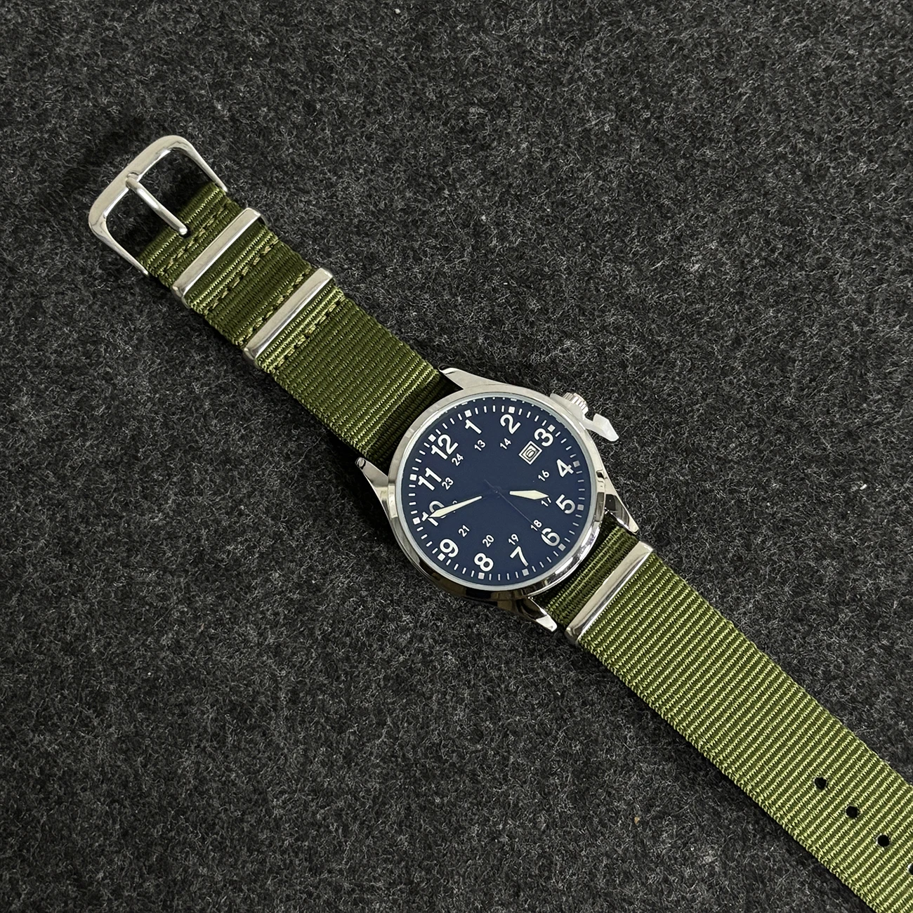 Vintage Style Quartz Watch with Nylon Strap - Waterproof Stainless Steel Wristwatch, Unisex Design