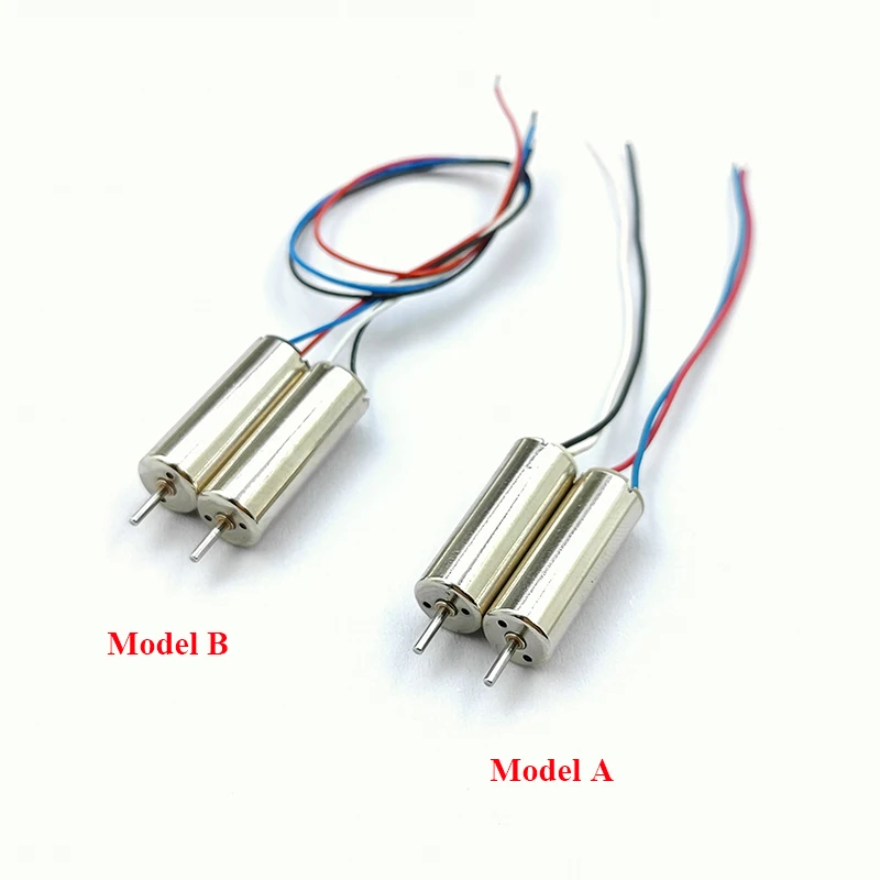 Comparaison du mini moteur électrique 3.7V avec une pièce de monnaie, soulignant sa taille compacte.
