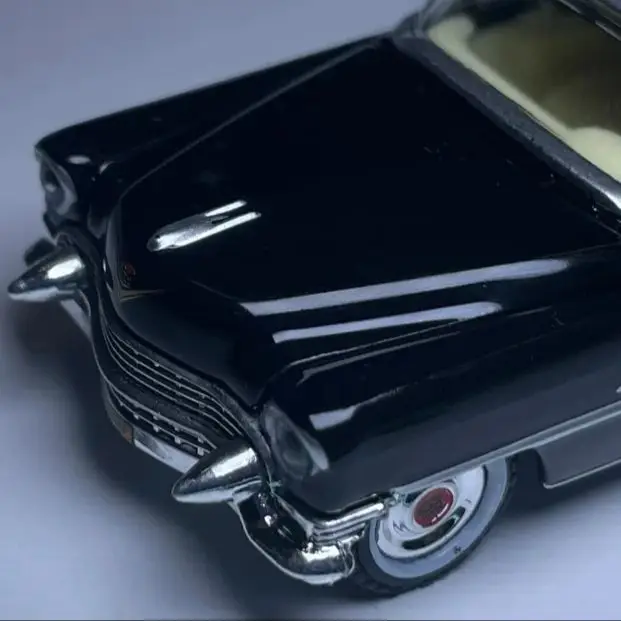 GreenLight 1:64 Cadillac Fleetwood Collectible Toy Souvenir Display Ornament
