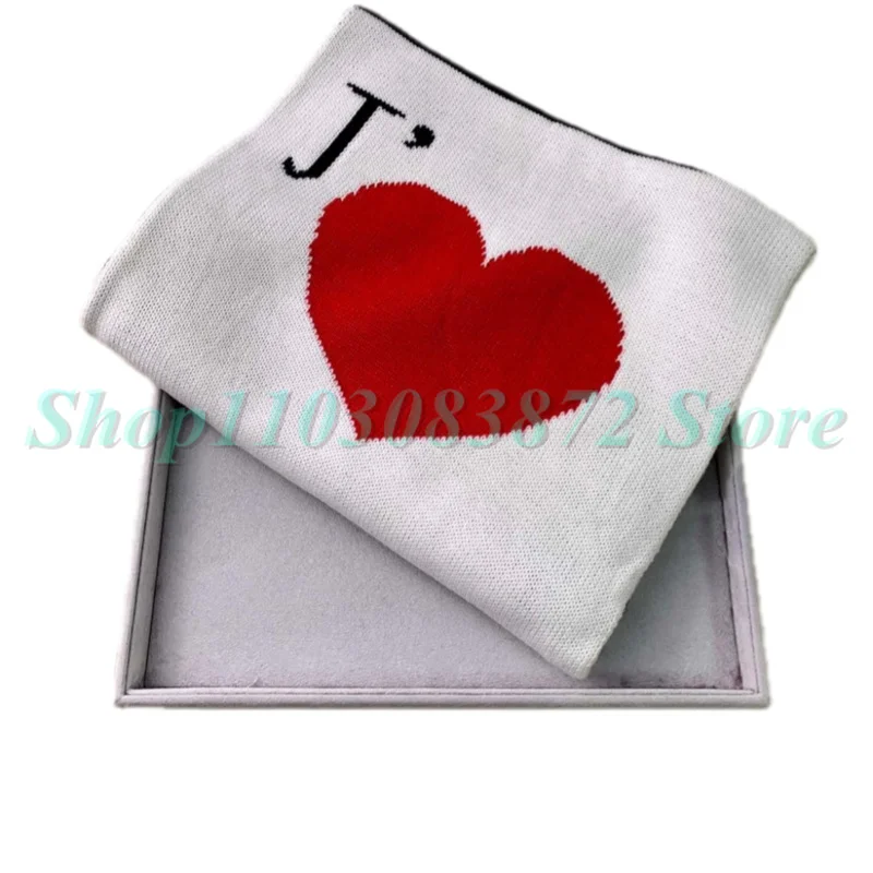 Рисунок 3 - 980202 зимний шарф с надписью Love