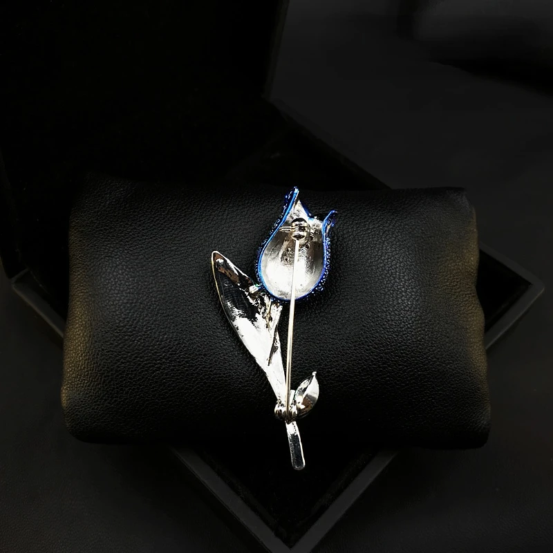 Exquisite Tulip Flower Brooch Corsage Coat Neckline Pin Cardigan Buckle Men Women Fashion Badge Clothes Accessories Jewelry 521