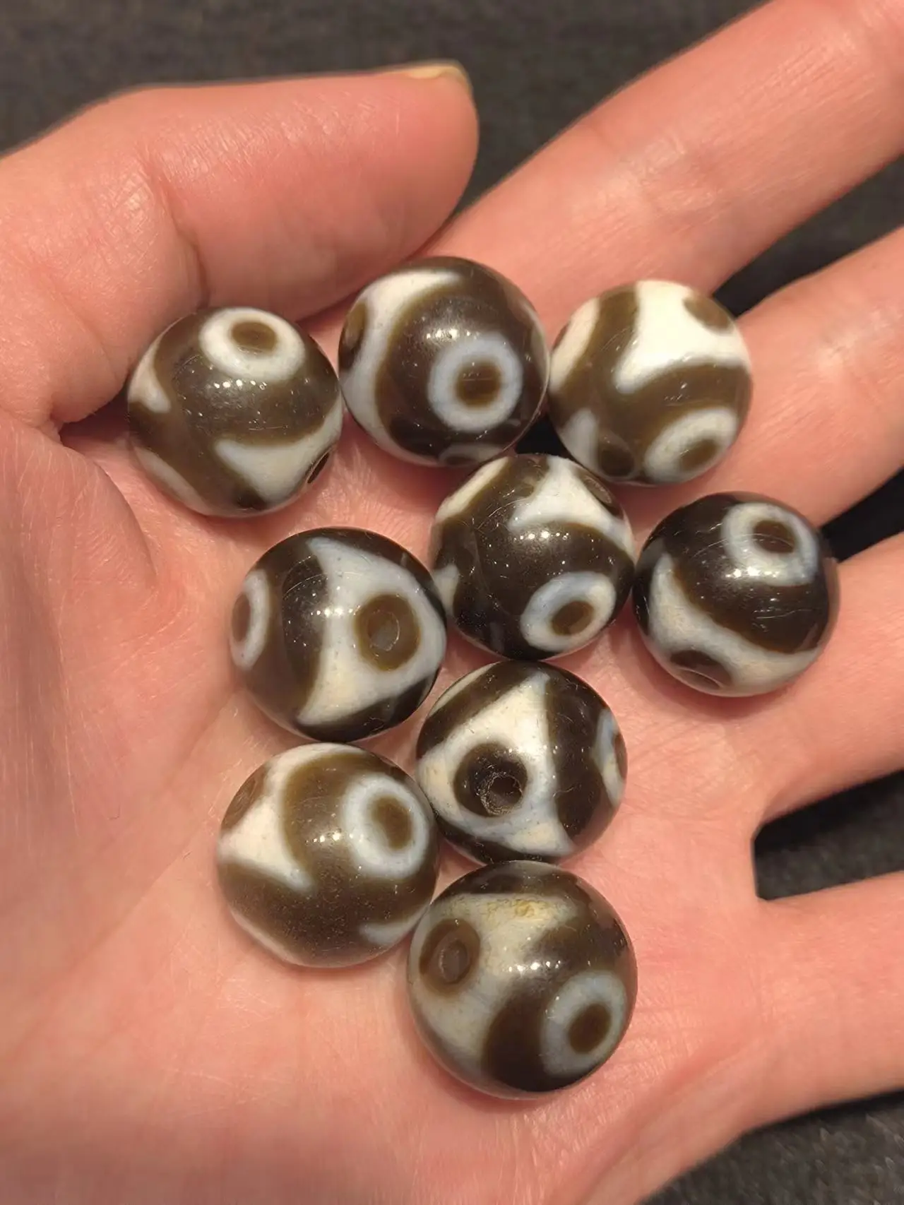 

1pcs/lot natural three-eye pattern old agate dzi Black and white Weathering lines 16mm Old material Rare breeds jewelry taki diy