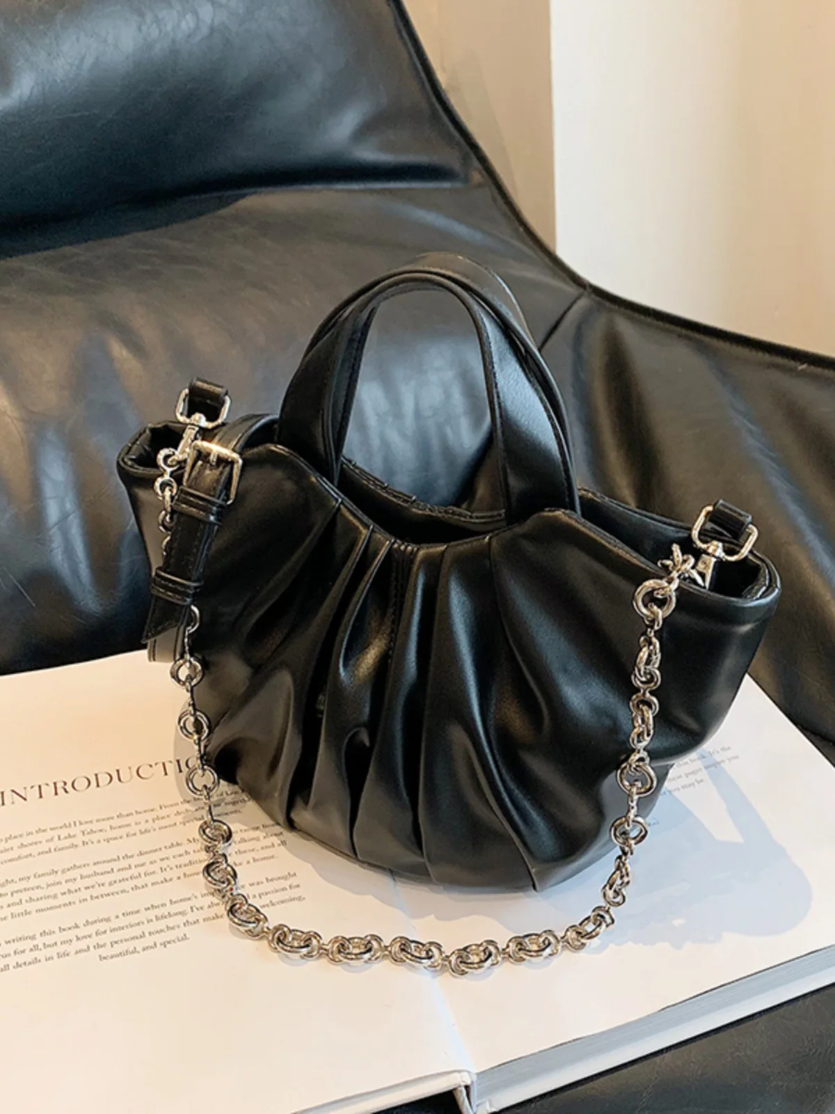 

Unique Niche Design Underarm Bag Female 2023 New Popular Crossbody Bag Fashion Handbag Light Luxury Retro Bucket Bag For Women