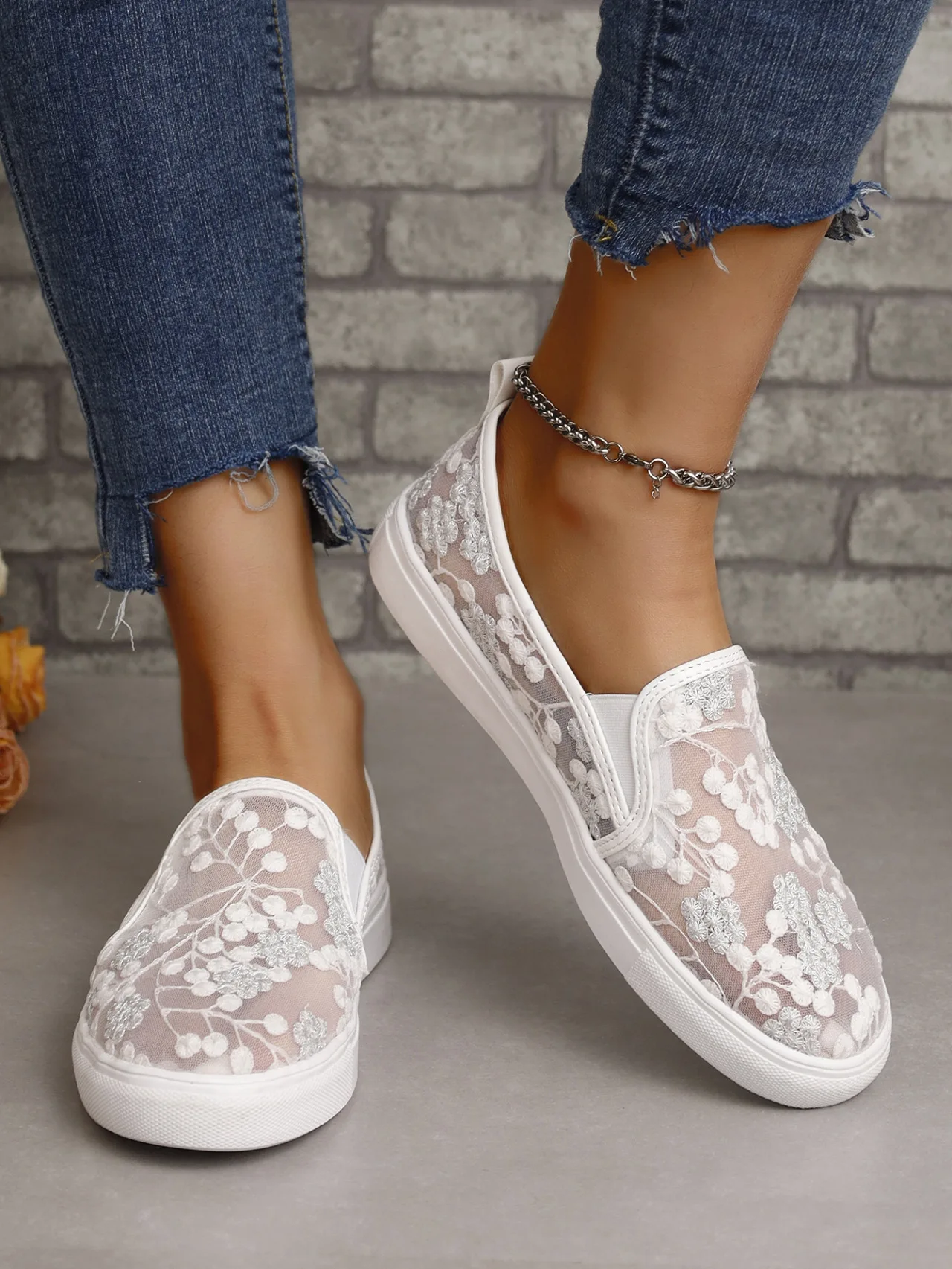 Women's breathable embroidered shoes, soft, comfortable & fashionable