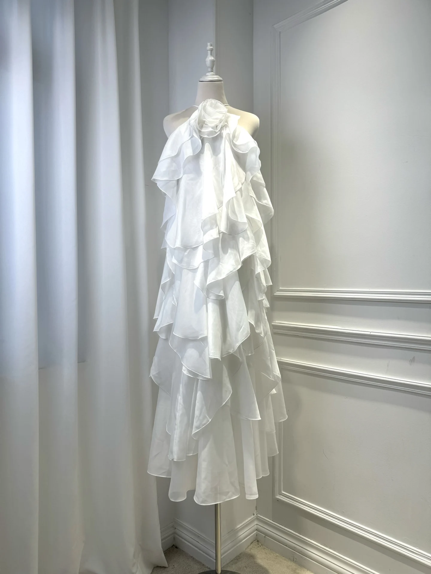 Layered Robe Women's Ruffles Layered White Robe 3D Flower Decoration Halter Neck ...