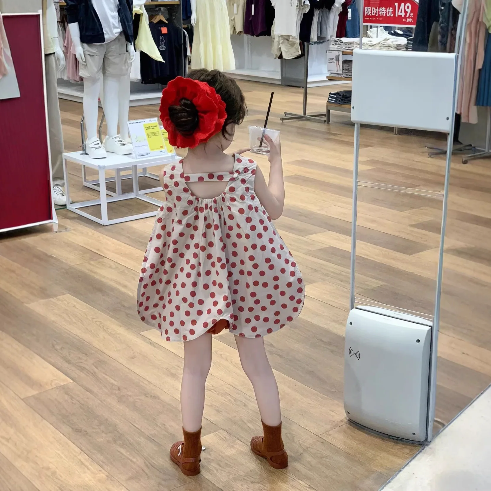 아동복 패션 디자인 감각적인 물방울 무늬 조끼 2026 여름 신상 여아 귀여운 캐..