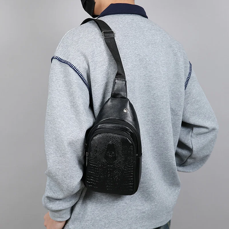 Business Casual Umhängetasche – Brusttasche aus weichem PU-Leder mit Handytasche für Profis mit weißem Kragen – Detail 4