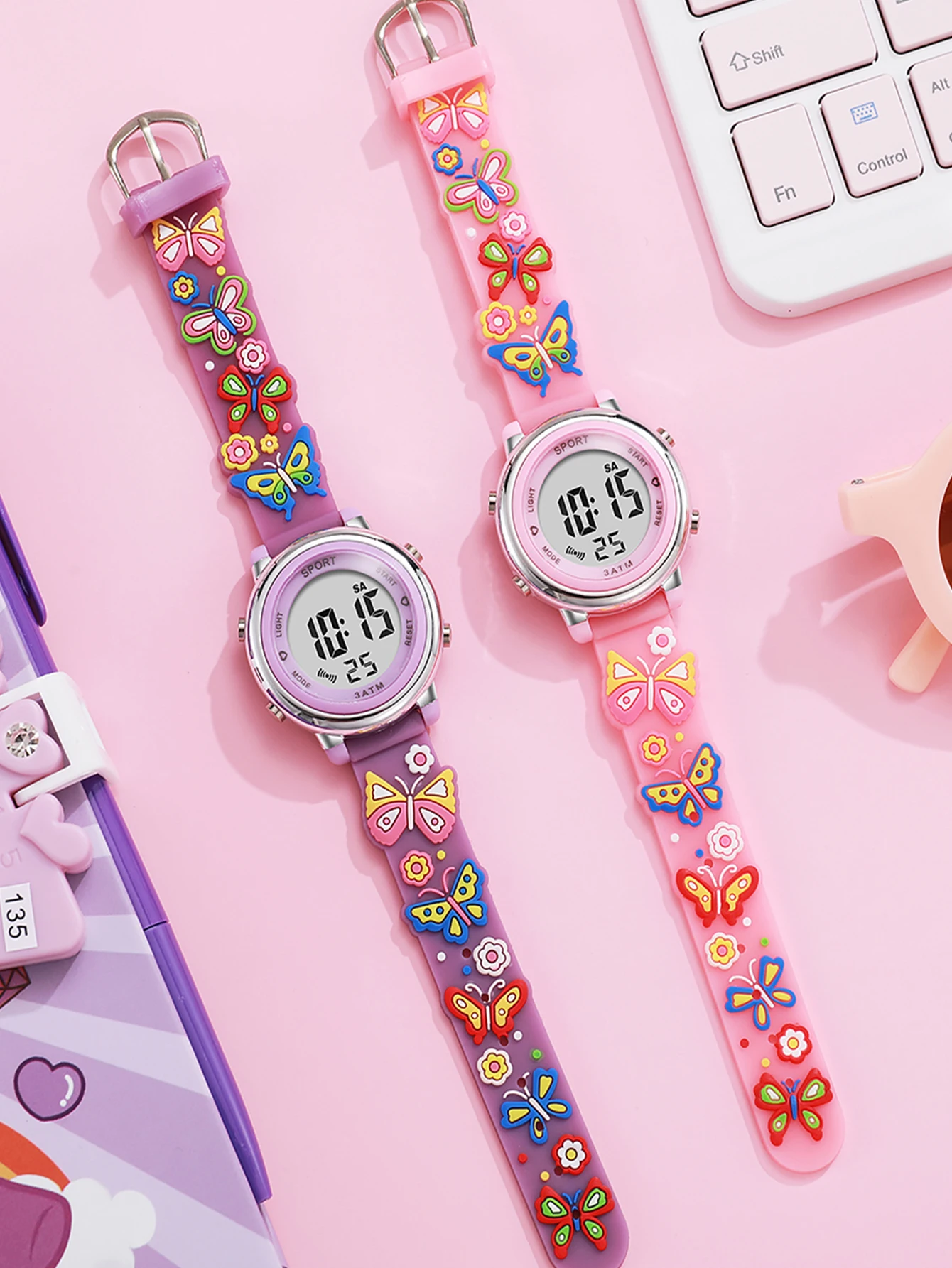 Montre électronique à motif de papillon mignon, magnifique bracelet en silicone coloré, adaptée aux cadeaux de noël et d'halloween