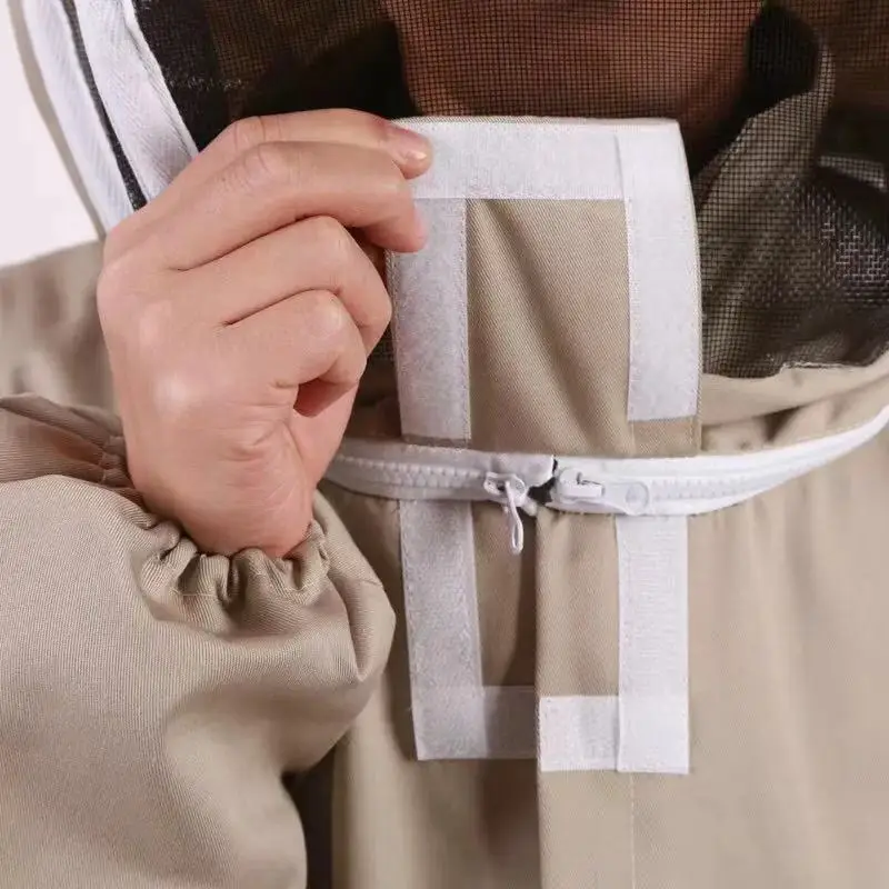 Professional-Beekeeping-Clothing-With-Gloves-Beekeepers-Bee-Protection-Beekeeping-Suit-Safty-Hat-Dress-All-Body-Equipment.jpg Professzionális Méhészeti Ruházat Kesztyűvel Méhészek Méhvédelem Méhész Öltöny - Image 3