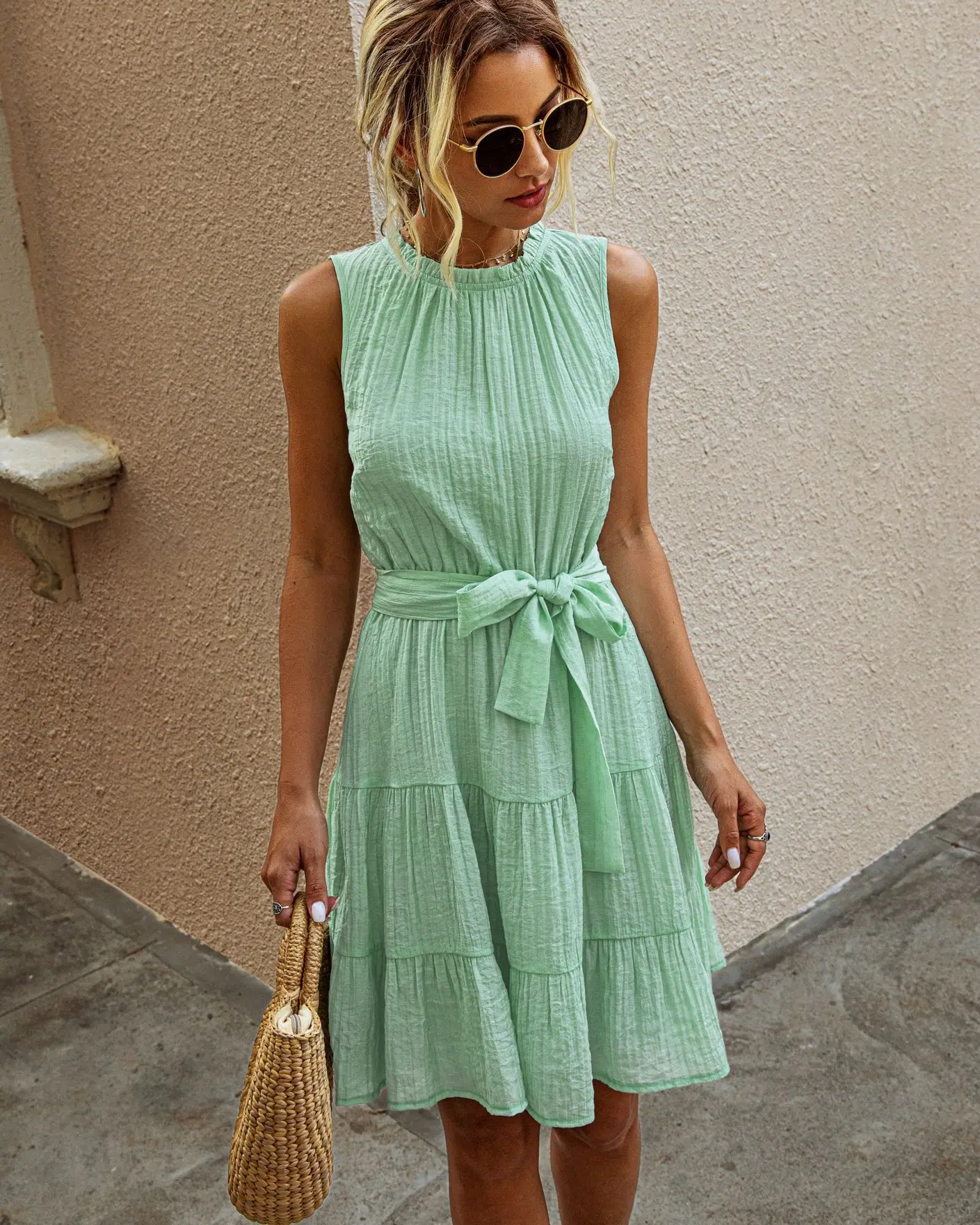 

2024 Summer New Fashion Solid Color Sleeveless Lace Up Women's Dress Elegant Vacation Style Tie Waist Dress Women