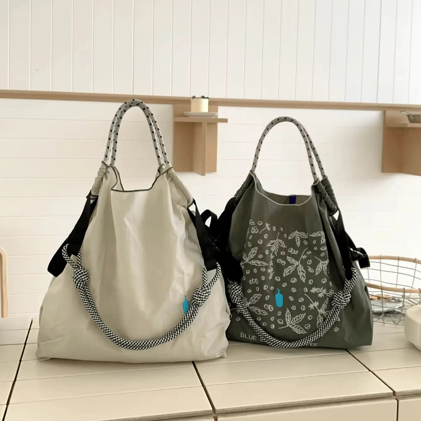 Women's Shoulder Bag, Japanese-Style Simple Design, Embroidered Shopping Bag, Blue Bottle Large Capacity Tote Bag, Women's Handbag, Commuter Bag, Suitable for Shopping, Leisure, Sports, Party Activiti - 4