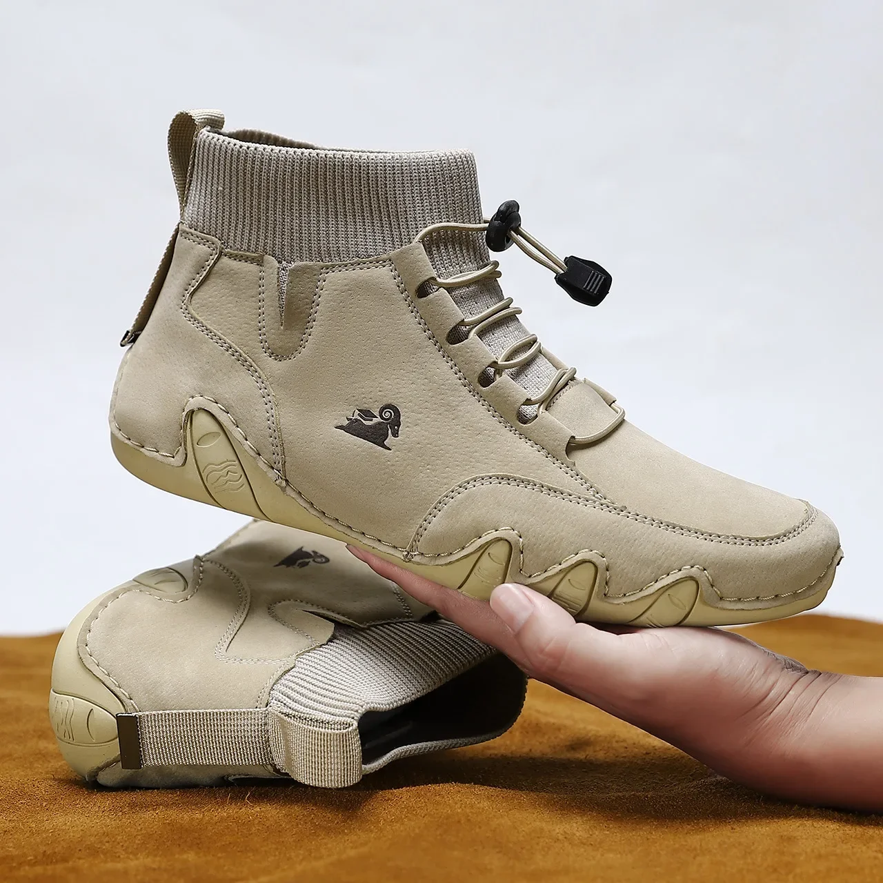 Men's Winter Shoes Comfortable Fhion Black Leather Boots Men Luxury High Top Sneakers Fur Plush Ankle Boots Man Motorcycle Shoe