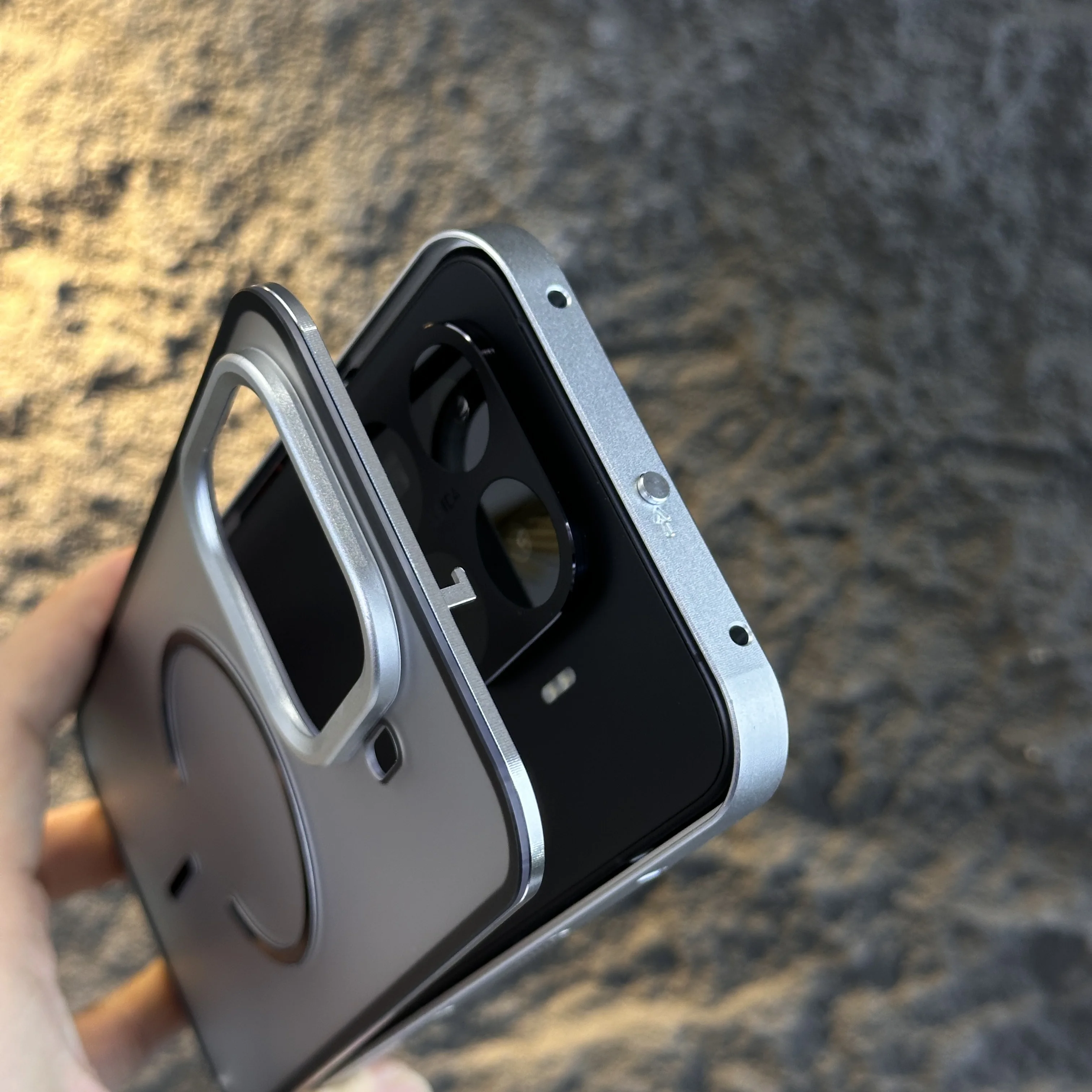 Magnetic Aluminum Alloy Case with Tempered Glass Acrylic Back