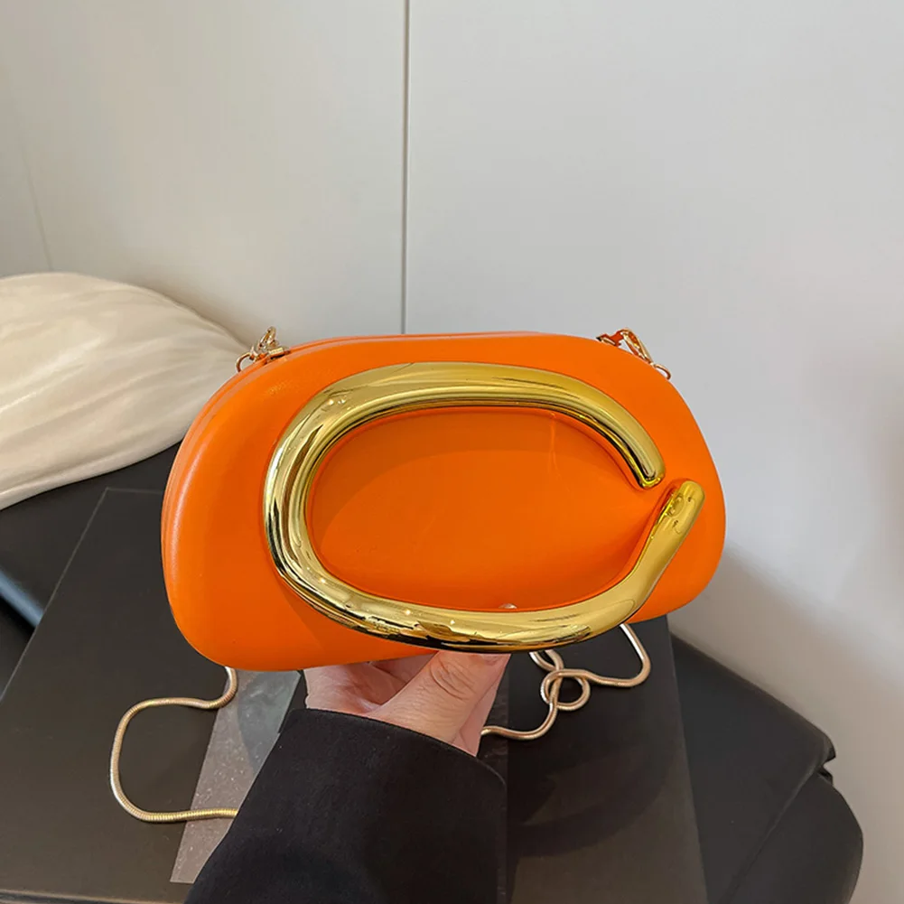Damen Leder-Umhängetasche mit Kette und Metalldekoration, Abendtasche, Handtasche, Schulter-Clutch für Abendessen – Detail 13