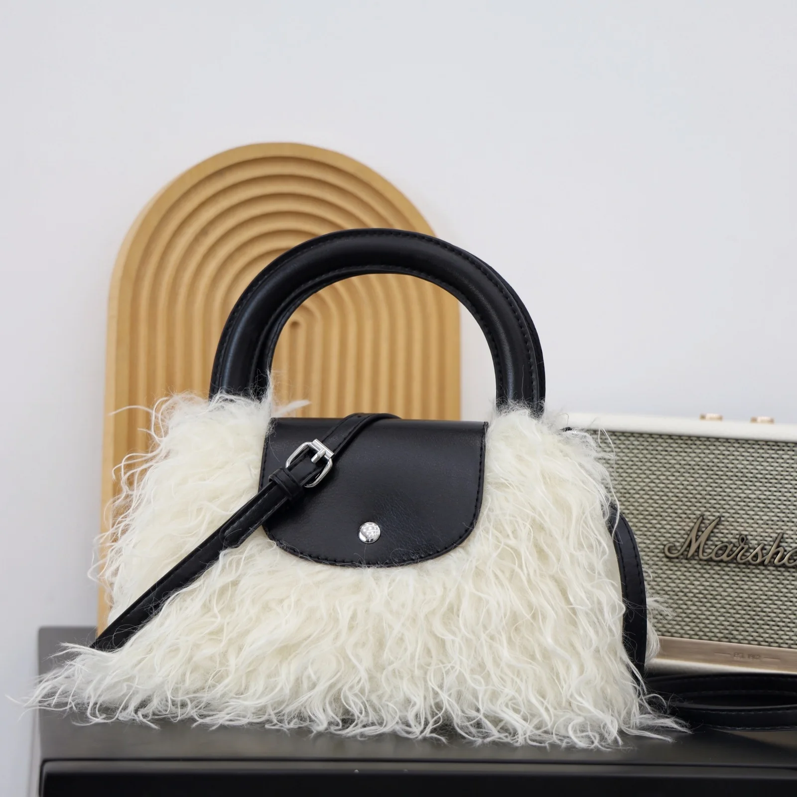 NEW Elegant Leather Women's Messenger Bag High-End Luxury Chic Lining Trendy Daily Commuter Vintage Casual Bag​