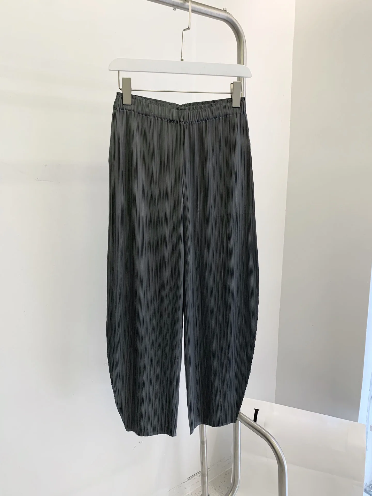 

Trousers loose version trouser legs arc design casual fashion 2023 summer new style 0319