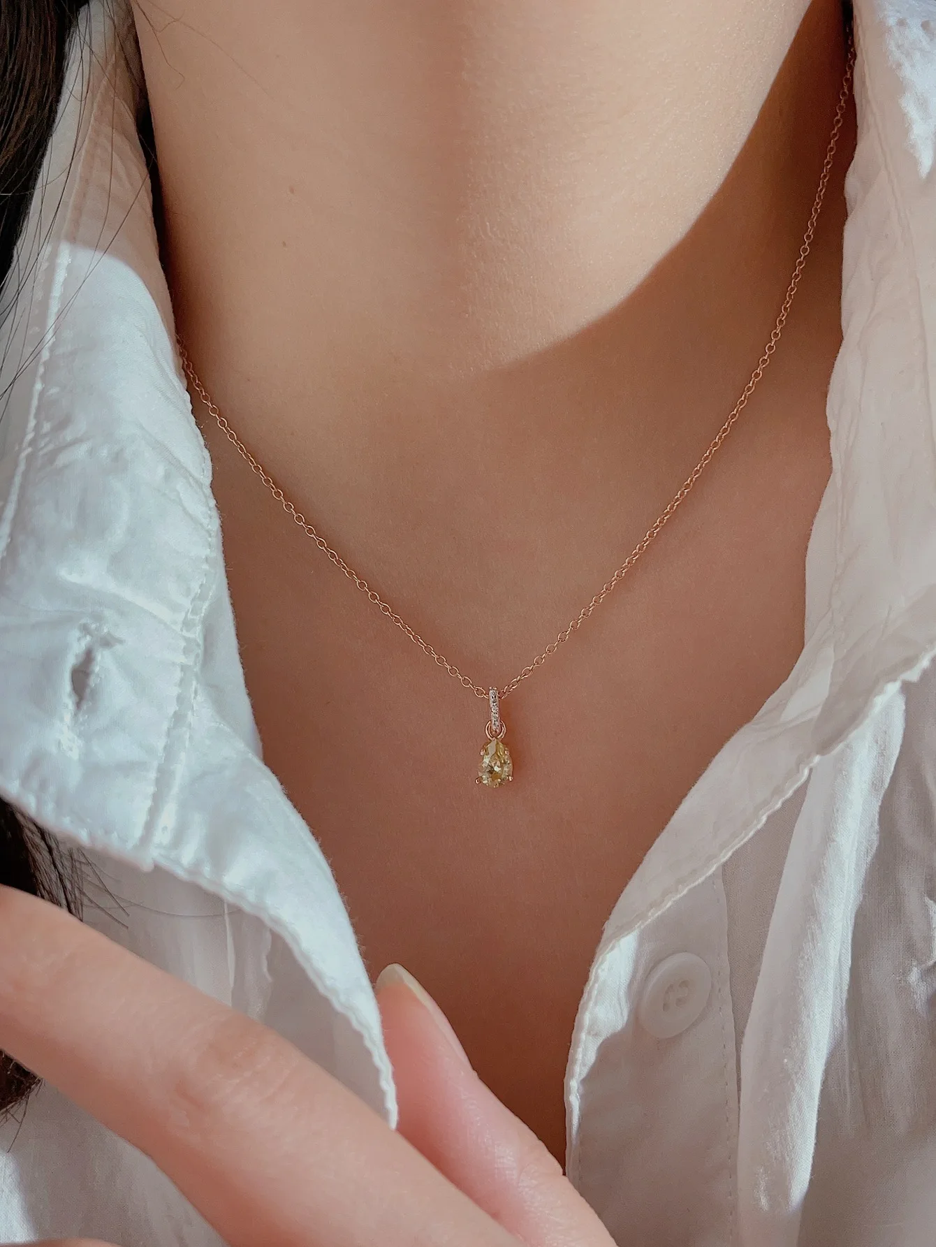 Retro S925 Silver Droplet Necklace with a minimalist, fashionable, and versatile personality for women