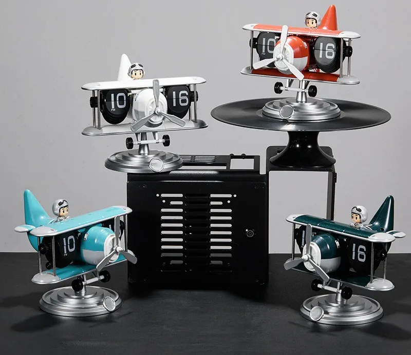 Plastic Case Creative Table Clocks Vintage Aircraft Moulding Desk Clock Auto Page-Turning