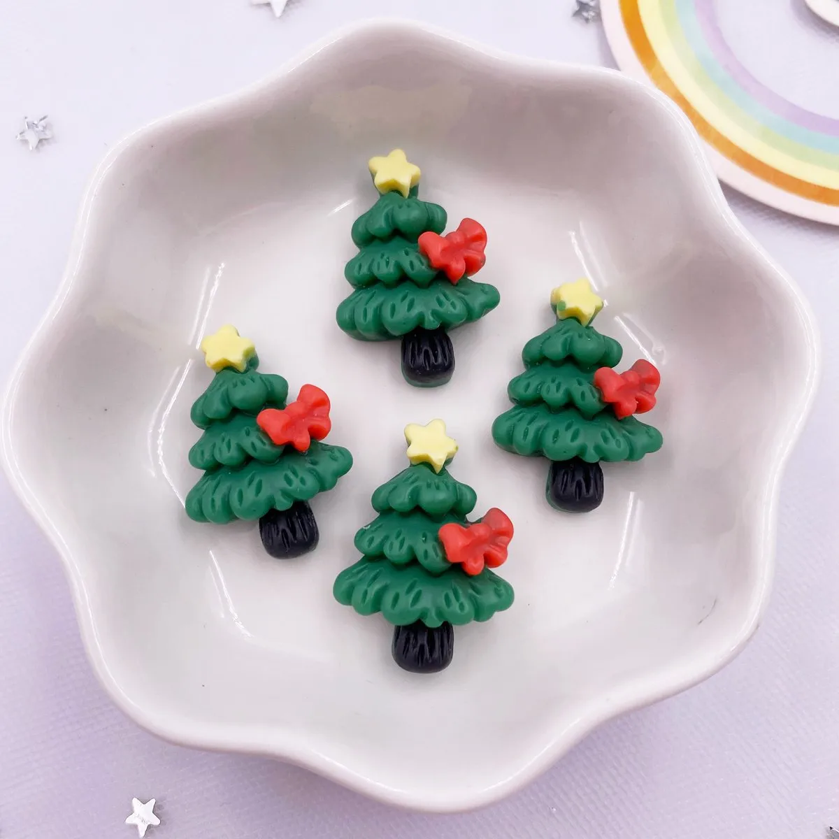 thumbnail image 1 of Figuras de resina con forma de hombre de jengibre y muñeco de nieve, campanas, árbol de Navidad, dibujos animados, 10 unidades, para manualidades, álbumes de recortes, 1 of 5
