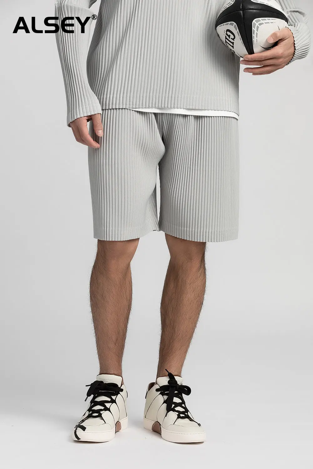 

ALSEY Miyake Men's Wear Japan Style Stretch Fabric Thin Style Loose Casual Knee Length Pants Pleated Elastic Waist Shorts Male