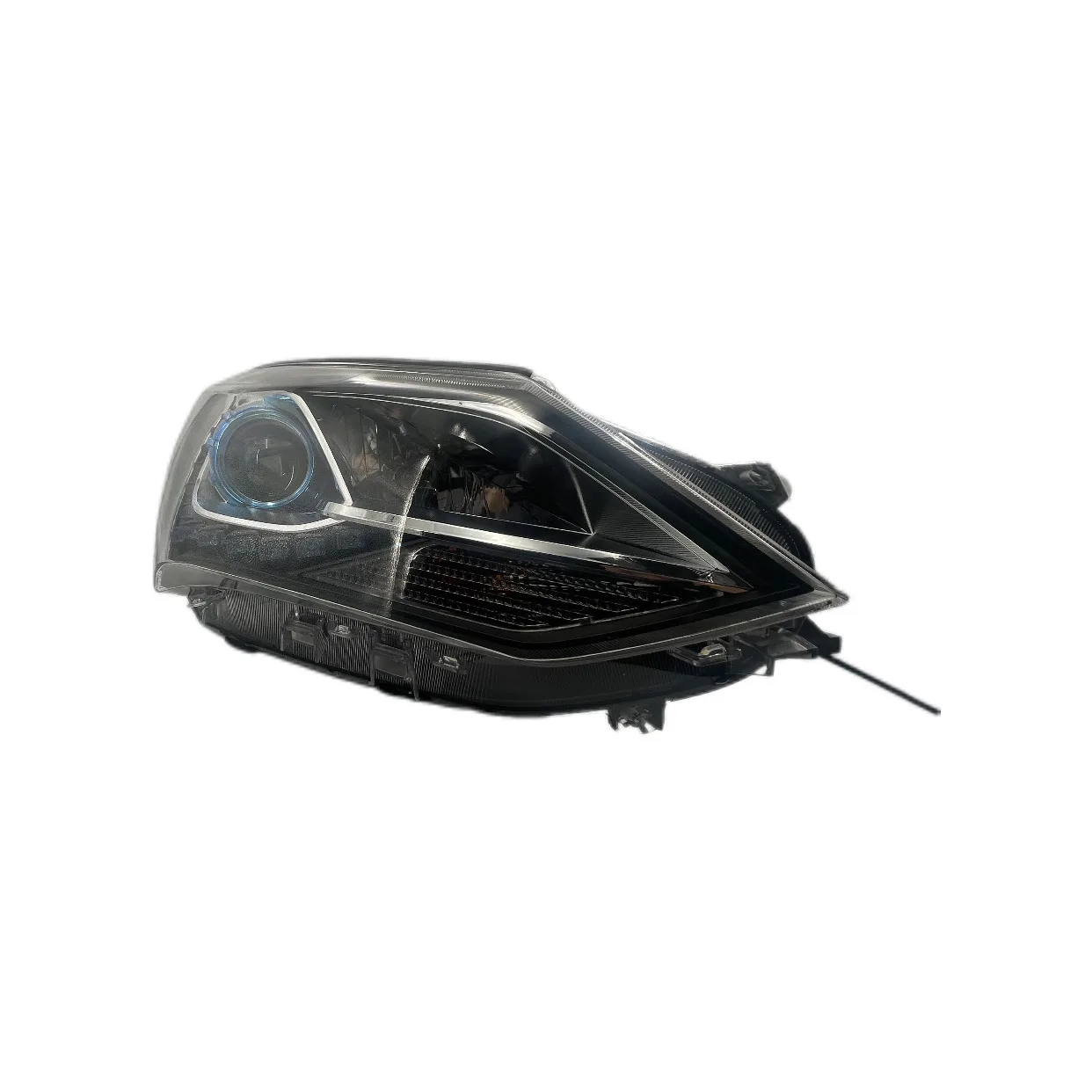 BydNewSongCarHeadlightsTheCarPureElectricAssemblyCarFactory