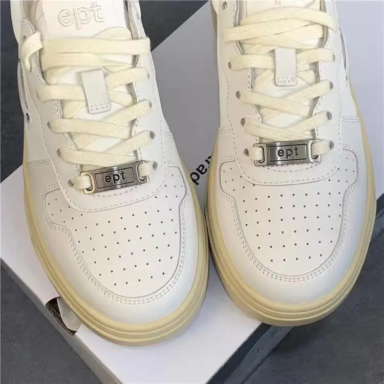 Рисунок 4 - Маленькие корейские белые туфли EPT