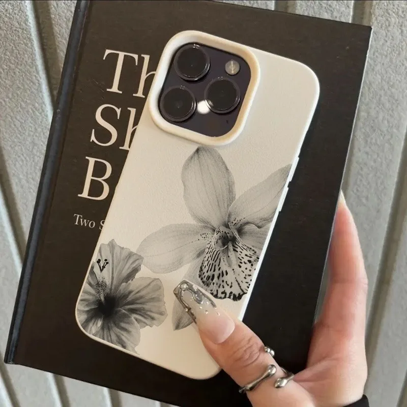 Elegant Black and White Floral Pattern Phone Case