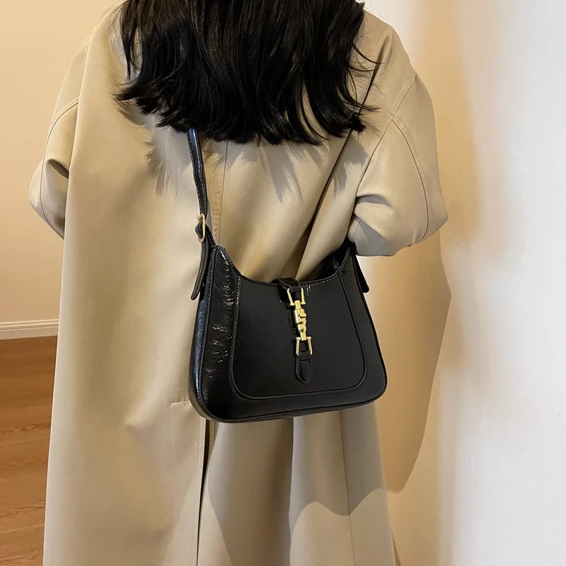 حقيبة كتف أنيقة وعصرية بتصميم ريترو، مثالية للاستخ...