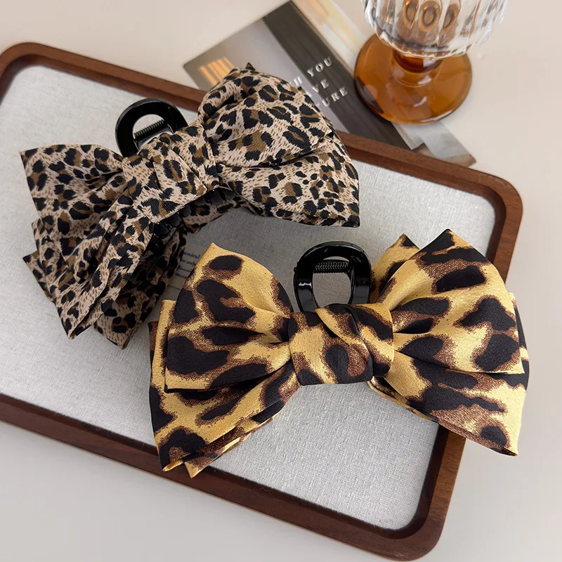Schleifenclip mit Leopardenmuster: Neue Luxus-Haarspange für Hochsteckfrisur-Stile. Hai-Clip für die Rückseite des Kopfes. Herbst-/Winter-Haar-Accessoires – Detail 4