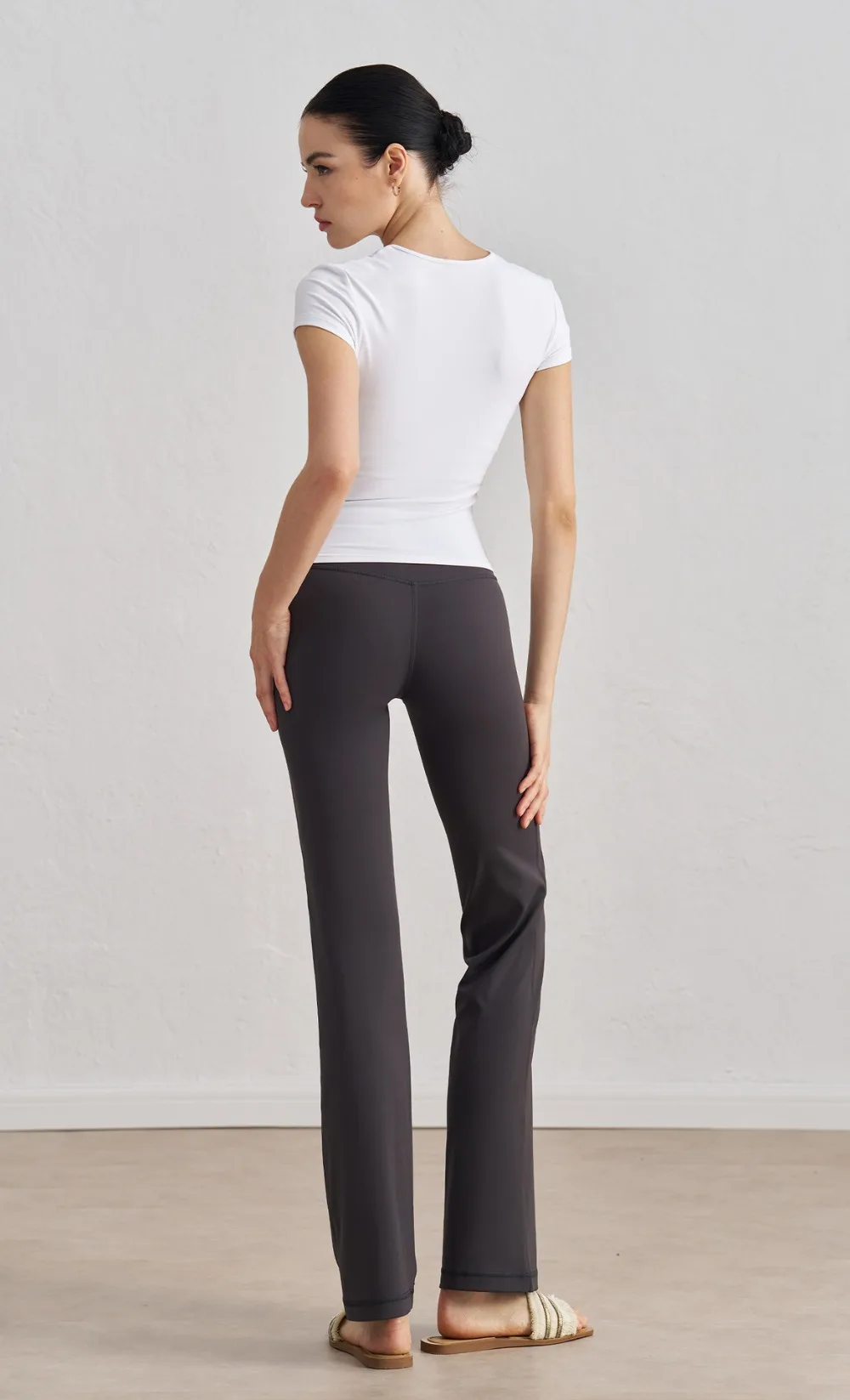 Nacktes, lässiges Sport-T-Shirt für Damen – schmal geschnittenes, kurzärmliges, atmungsaktives Taillenschlankheits-Yoga-Top für Laufen, Training und Fitness – Detail 17