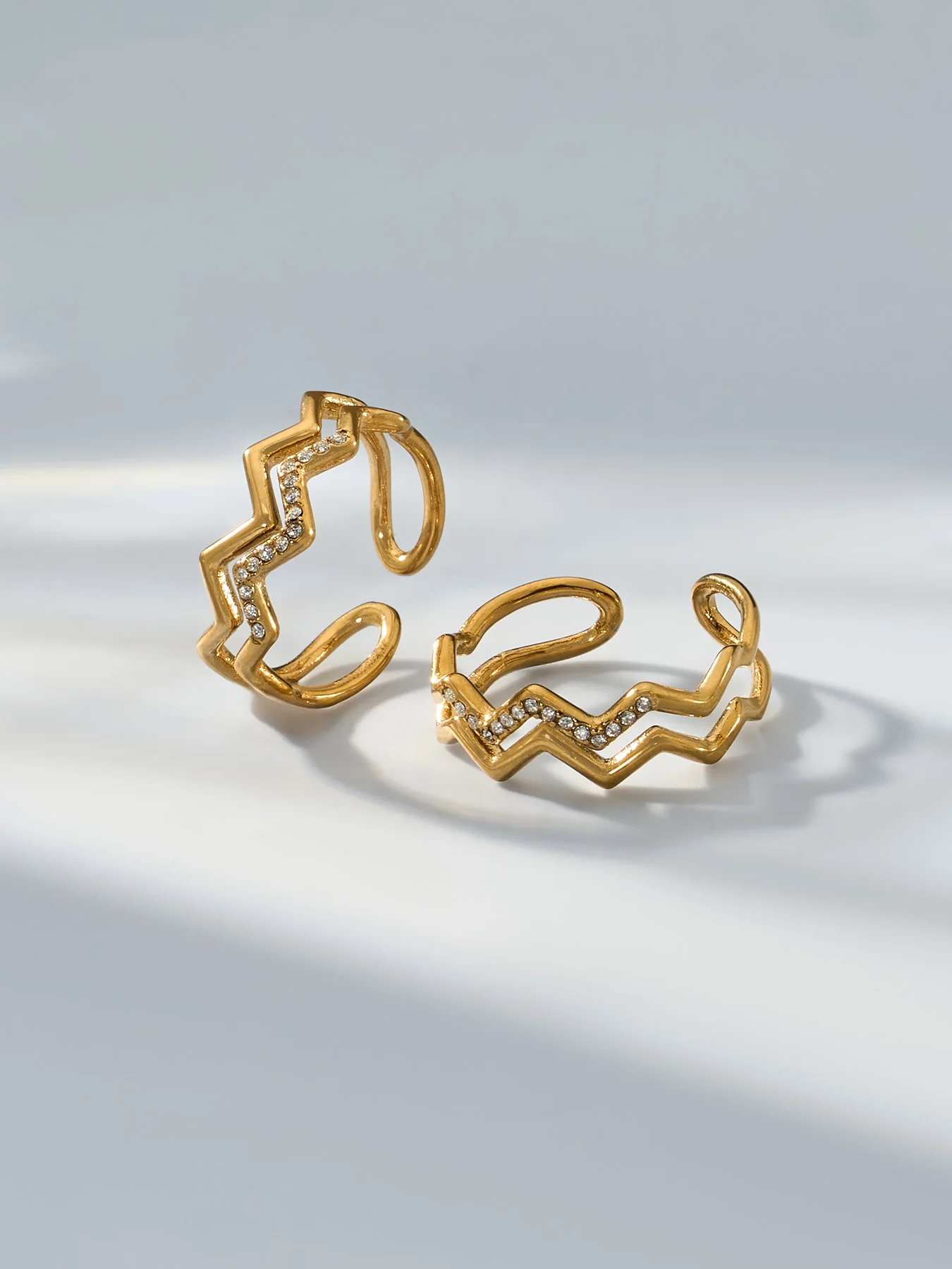 Luxuriöse glänzende Zirkonia-Damenringe aus Edelstahl, wasserdicht, goldfarben, für Frauen, Hochzeit, anlaufgeschützter Schmuck – Detail 9