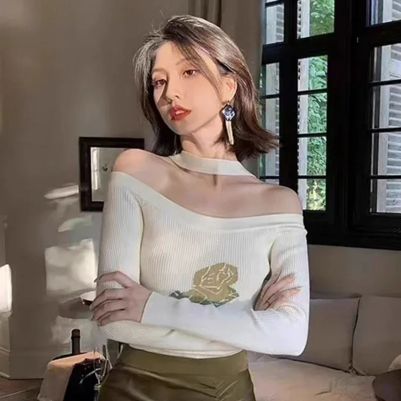 Fall 2025 New Fashion One-word Shoulder Neck Printed Long-sleeved Sweater Elegant Autumn and Winter Knitwear Bottoming Shirt